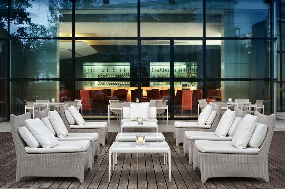 Sheraton Porto Hotel & Spa Exterior photo The bar at the top of the hotel