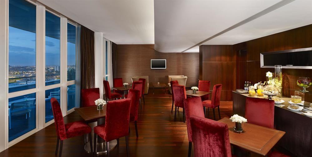 Sheraton Porto Hotel & Spa Exterior photo Club Lounge at the hotel