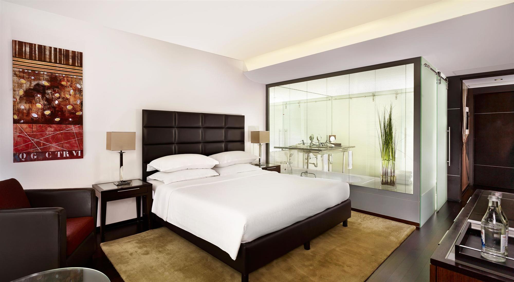 Sheraton Porto Hotel & Spa Exterior photo A room at the hotel