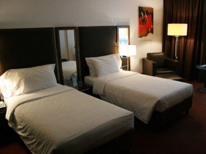 Sheraton Porto Hotel & Spa Exterior photo A room at the hotel