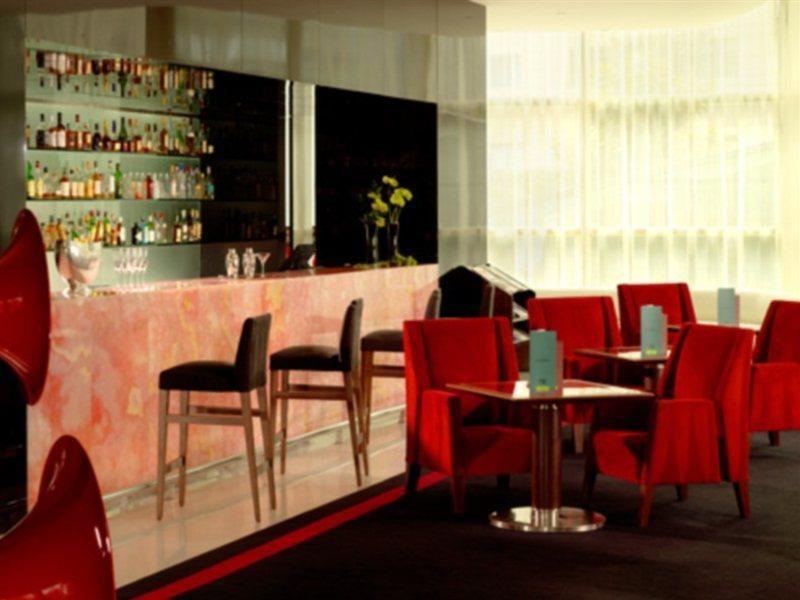 Sheraton Porto Hotel & Spa Exterior photo The bar at the 101 bar