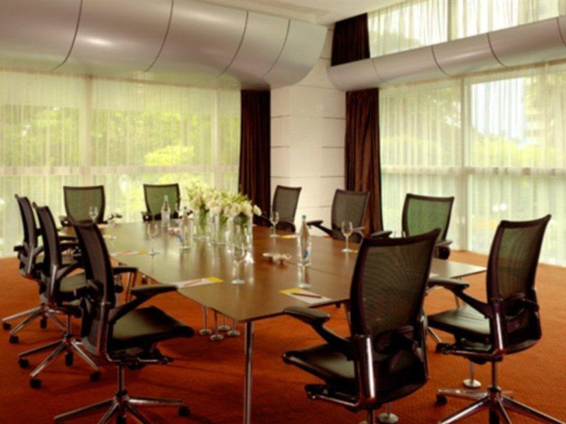 Sheraton Porto Hotel & Spa Exterior photo A meeting room