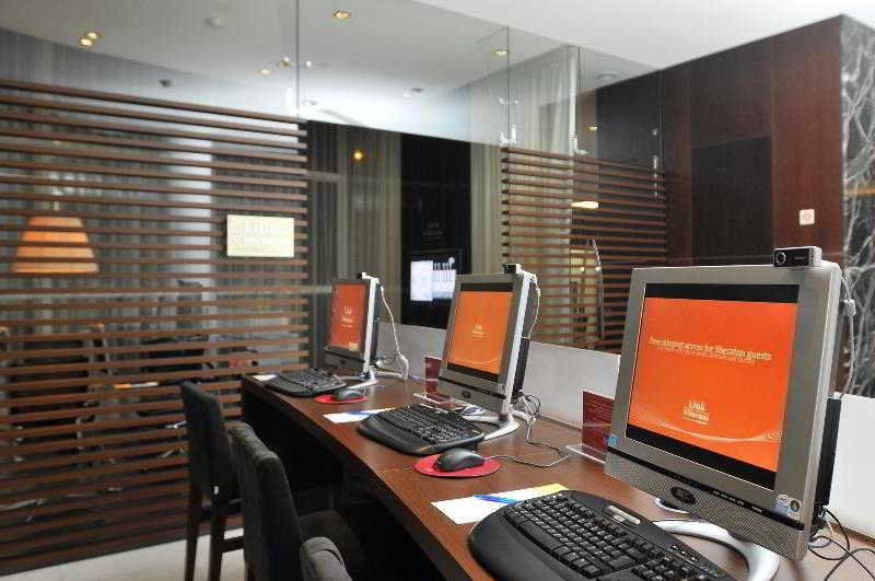 Sheraton Porto Hotel & Spa Exterior photo Computers at the airport